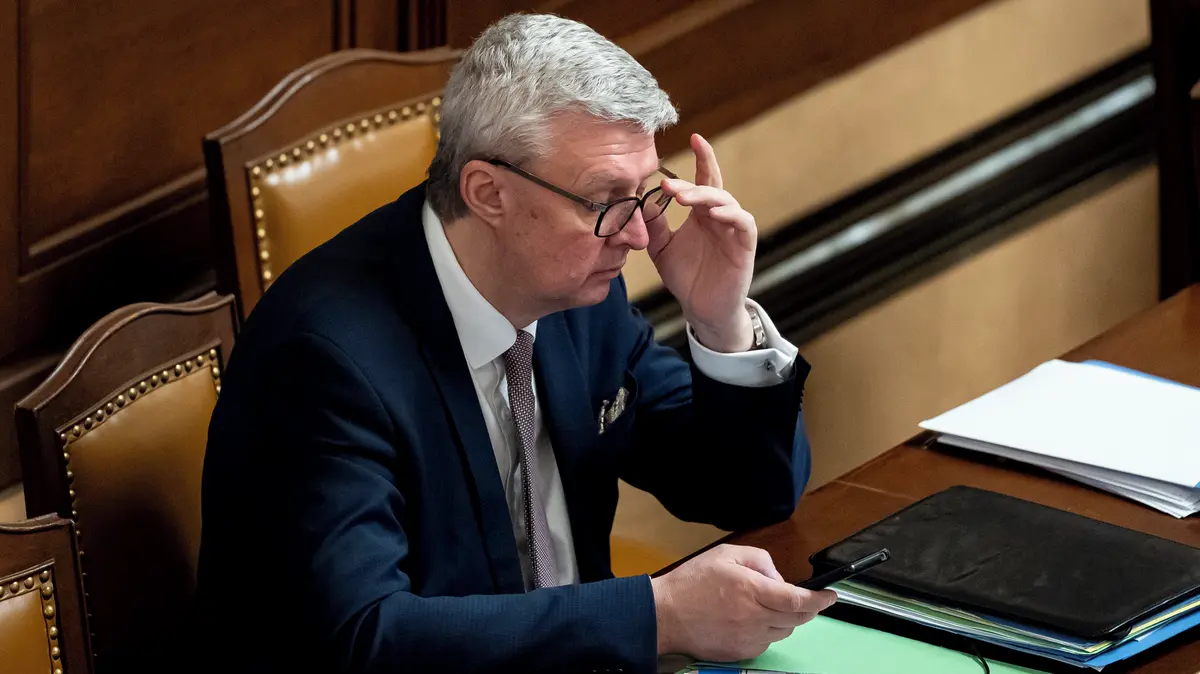 Á medida que os investimentos em Inteligência Artificial transformam a economia global, é imperativo que os governos criem mecanismos de apoio semelhantes aos das energias renováveis